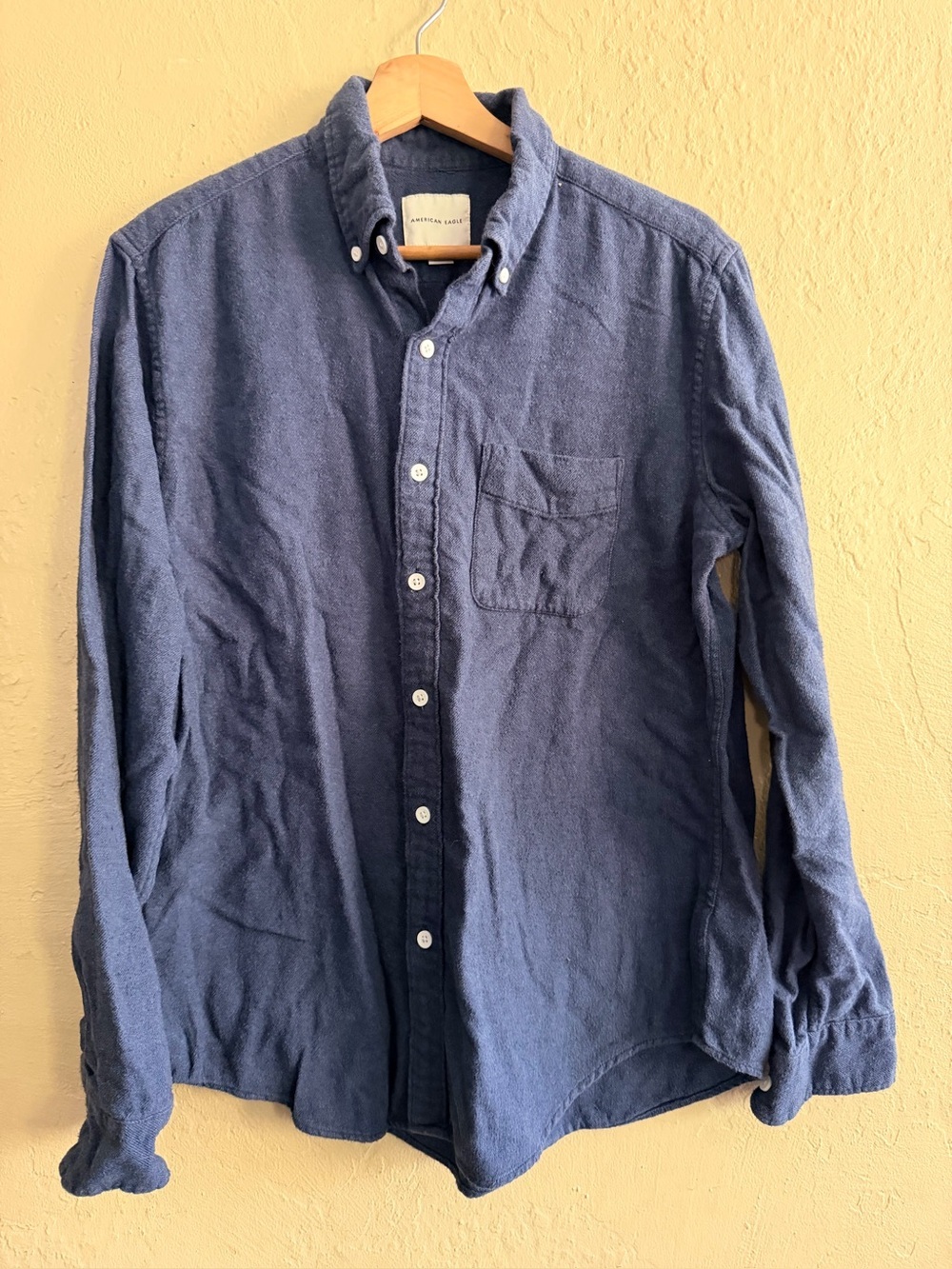 AMERICAN Eagle men's blue flannel size medium.
